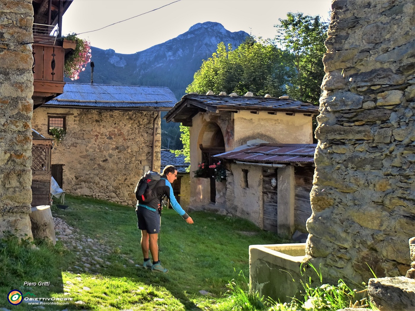 07 Partenza da Piano (1600 m), frazioncina di Foppolo.JPG